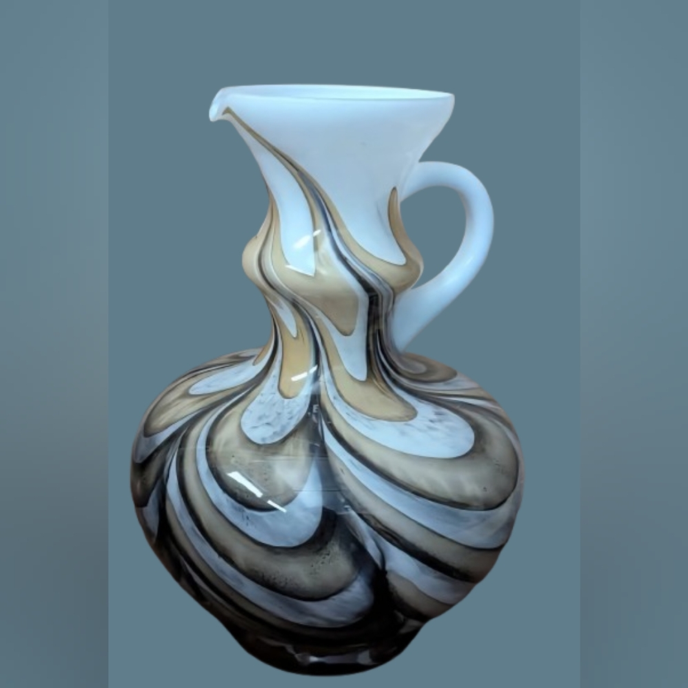 *Carlo Moretti Mid-century Italian Opaline Vintage Vase with handle 1960's